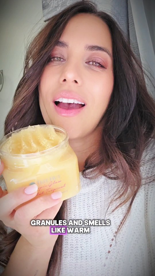 TreeHutSummer skin in a jar 🌴✨ Tropic Glow from Tree Hut makes my skin feel so soft and smell amazi