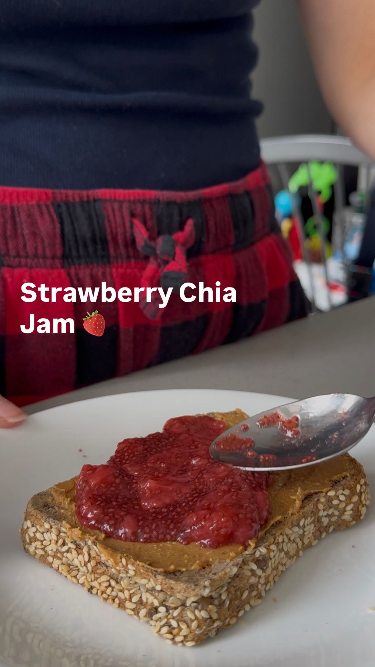 Easy strawberry chia jam 🍓
Only 4 ingredients and naturally sweetened.
Perfect for toddlers, toast,
