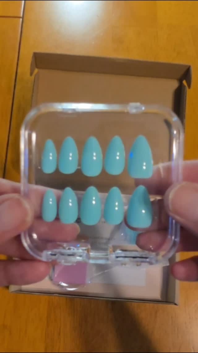 Obsessed with these press on nails😍 @_pearldrip_