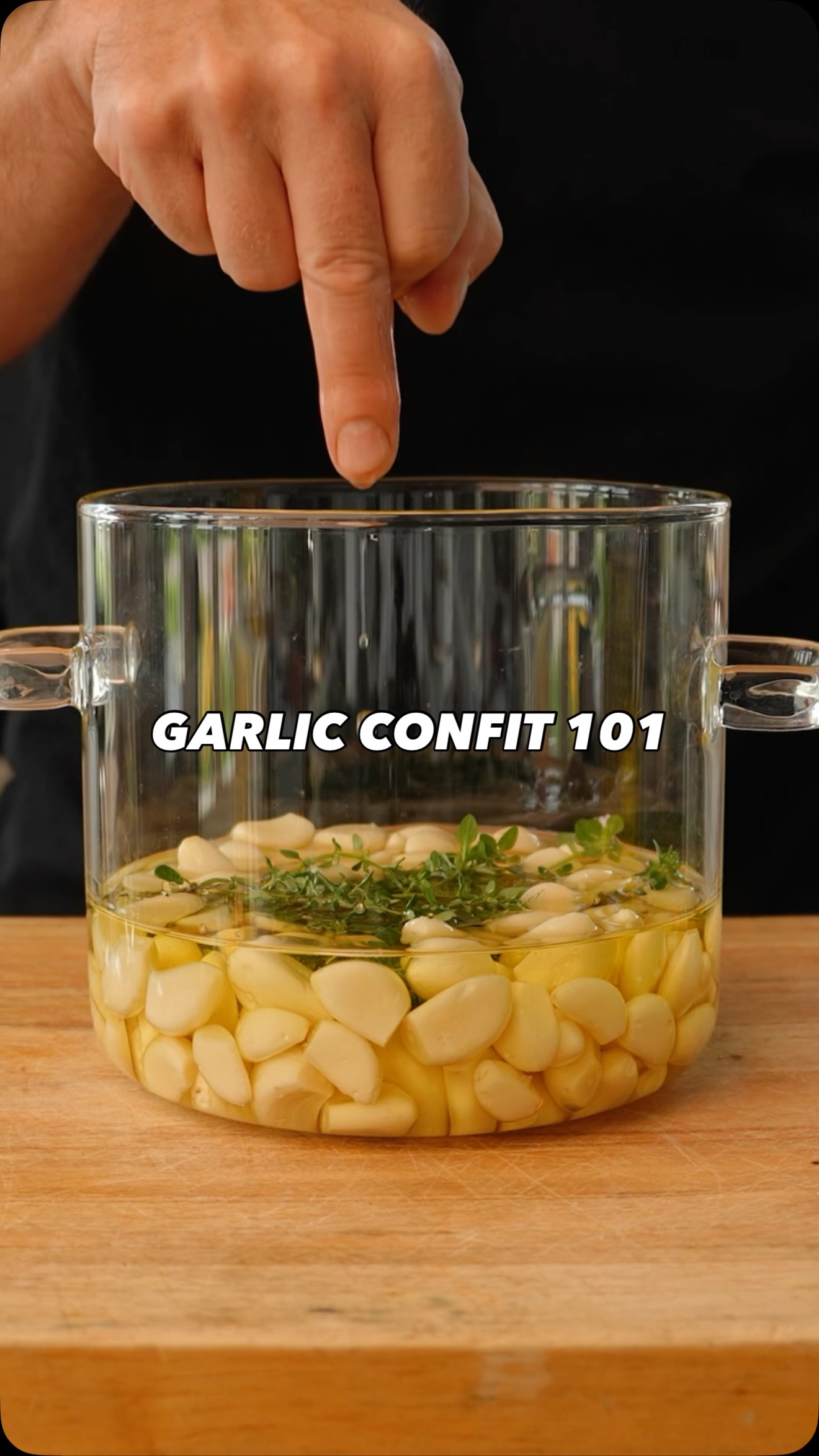 How you unlock ultimate garlic flavour 🧄

1. Plac