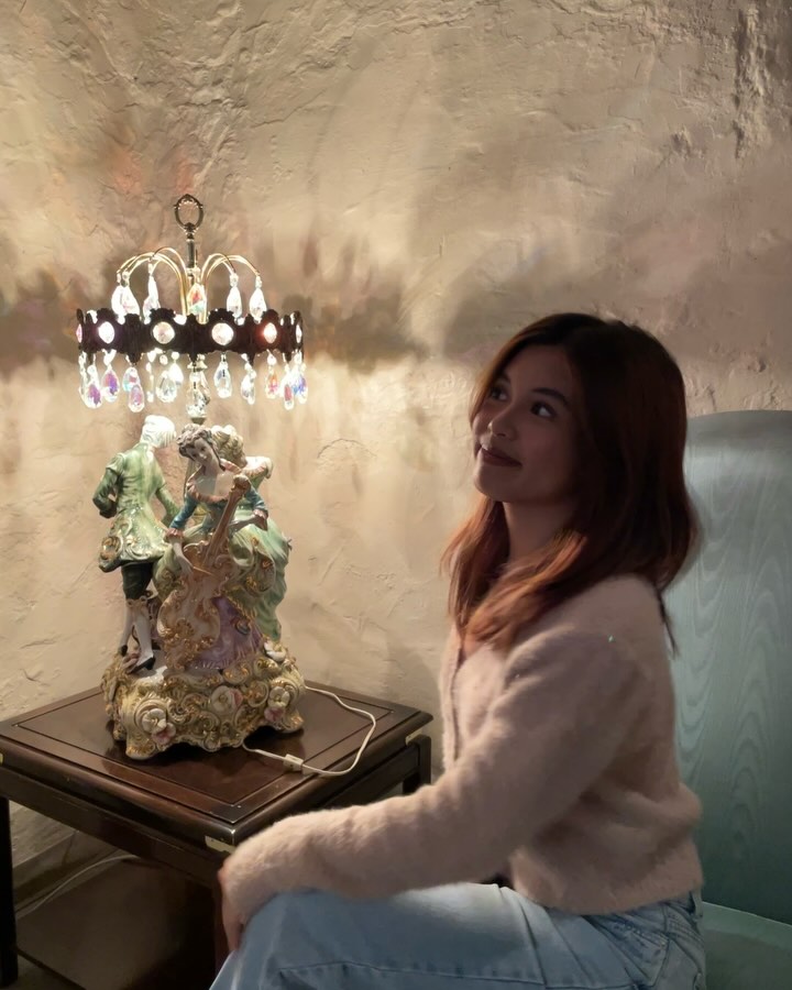 While we are young, let’s run away 
To Neverland, and have our adventure 
Do crazy things we ve neve